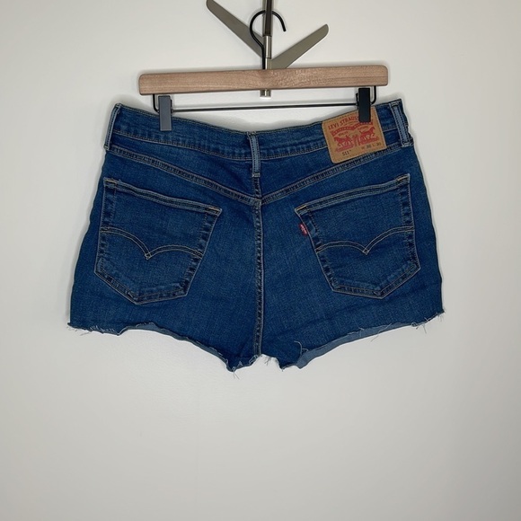 Levi Cut Off Jean Shorts - Picture 4 of 6